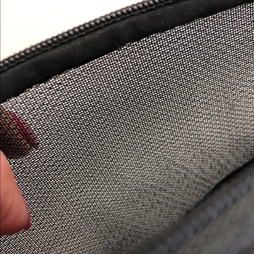 CHANEL BLACK MESH COSMETIC BAG • ZIP CLOSE W CHANEL LOGO PULL - Picture 10 of 11